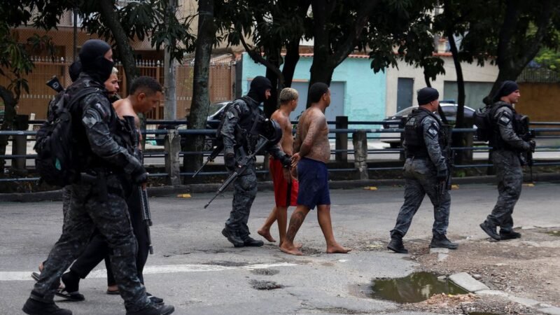 Mais dez policiais são denunciados por crimes na Operação Contenção