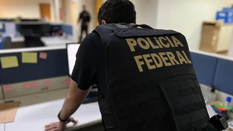 PF prende policiais civis do Rio que extorquiam integrantes do CV
