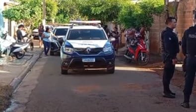 Bebê de 5 meses morre enquanto dormia na cama ao lado do pai e irmã em MT