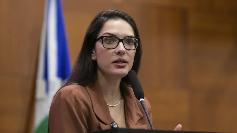 Janaina vê desafio para montar chapa e segurar Emanuelzinho após saída de Juarez do MDB