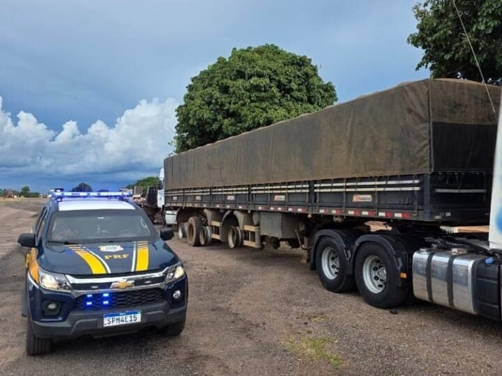 PRF intercepta carreta trafegando sem 14 pneus na rodovia BR-364 em Mato Grosso