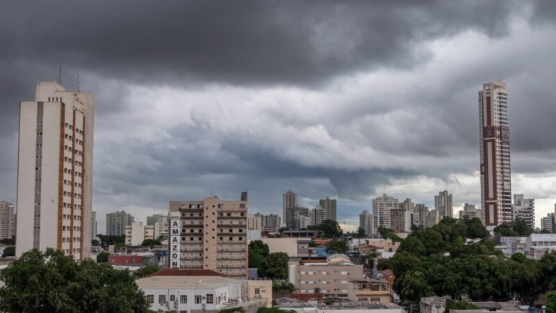 Defesa Civil alerta para chuvas intensas, raios e ventos de até 60 km/h para esta terça-feira