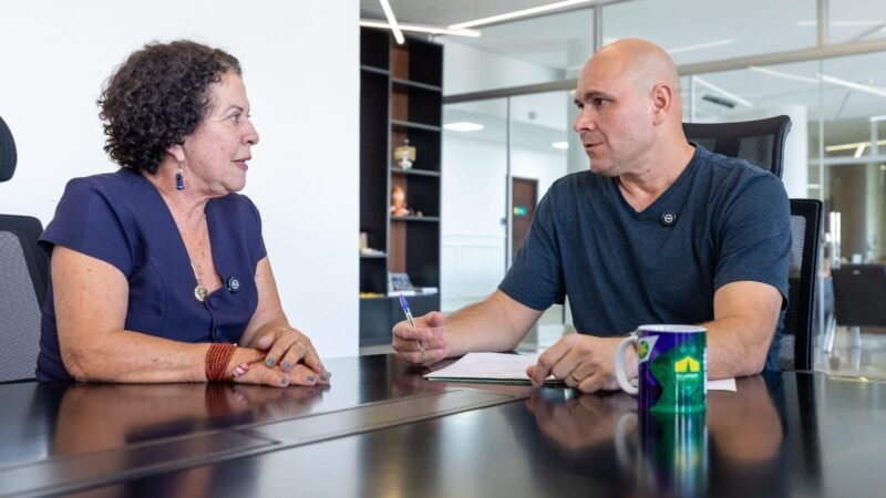 Prefeito sanciona leis para inclusão de alunos com epilepsia e selo de valorização aos garçons