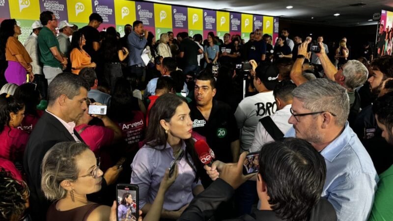 Em ato de filiação do Podemos, Janaina Riva não descarta aliança entre MDB e sigla de Max Russi