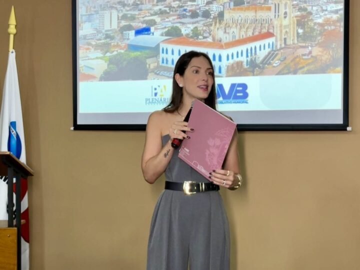 Janaina defende valorização dos vereadores e reforça criação de Procuradorias da Mulher