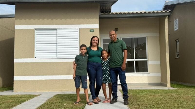 Beneficiada com casa própria em Cuiabá comemora subsídio do Governo de Mato Grosso