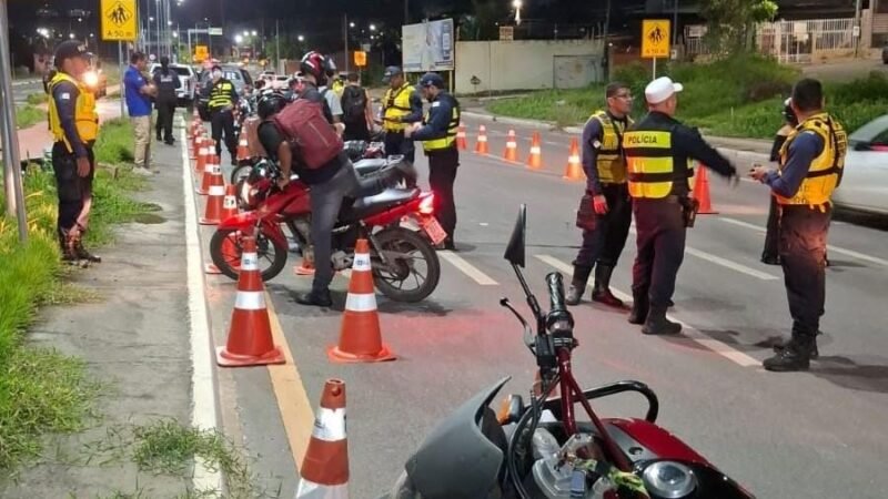 Operação em Cuiabá contra irregularidades em motos prende quatro condutores