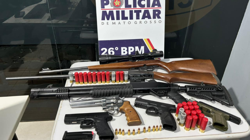 Bêbado, CAC agride esposa grávida na frente dos filhos e é preso com armas e munições