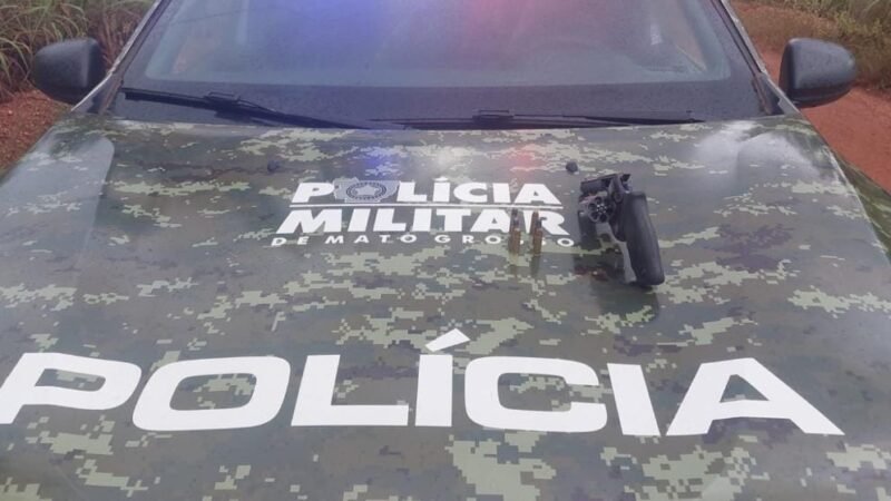 PM prende três homens com arma de fogo e cigarros de maconha durante abordagem