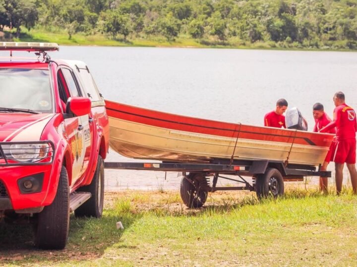 Corpo com pés e mãos amarrados é resgatado pelos bombeiros no Rio Vermelho