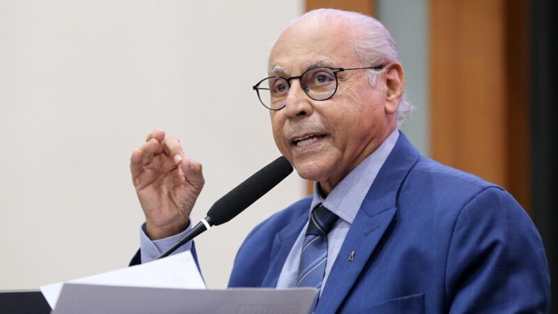 Júlio endurece discurso, diz que União “bancou” vereadora e cobra permanência no partido