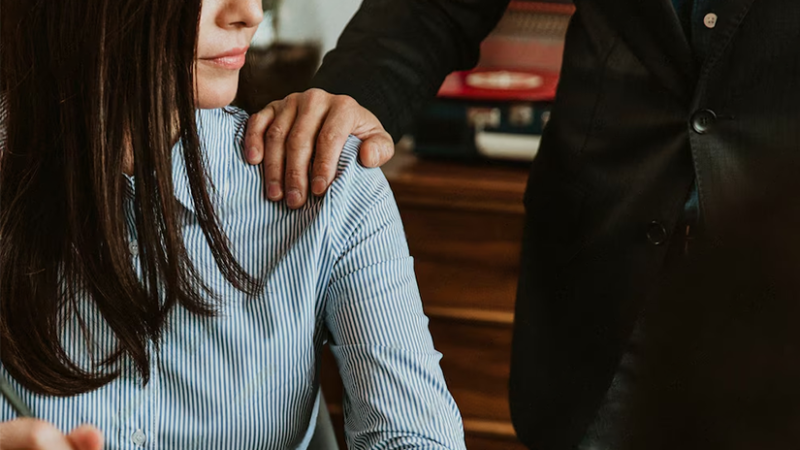 Justiça reconhece assédio sexual e condena empresa a pagar R$ 40 mil a trabalhadora