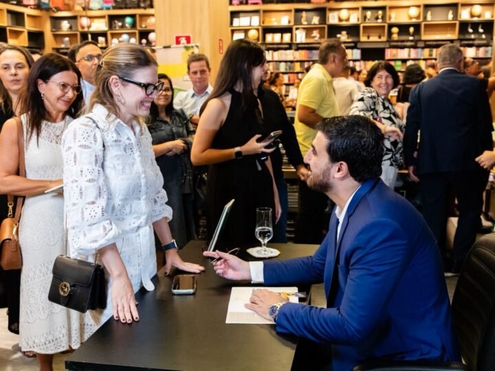 Deputado lança livro e provoca debate sobre “mitos” que travam o desenvolvimento do Brasil