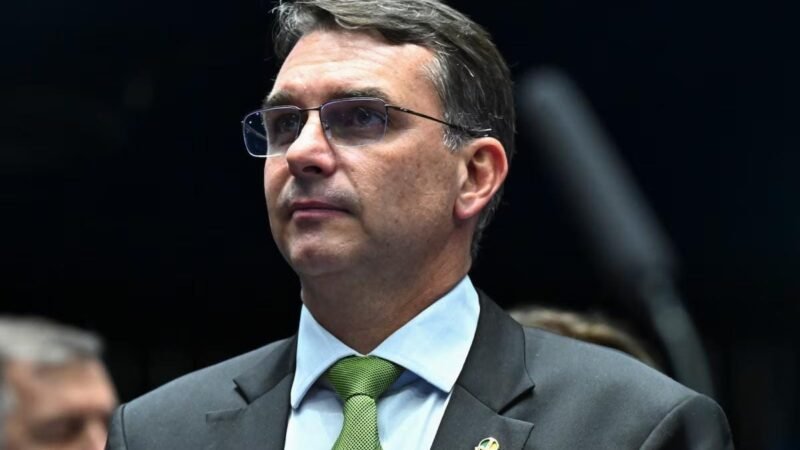 Evento da direita em MT é adiado por “conflito de agenda” de Flávio Bolsonaro