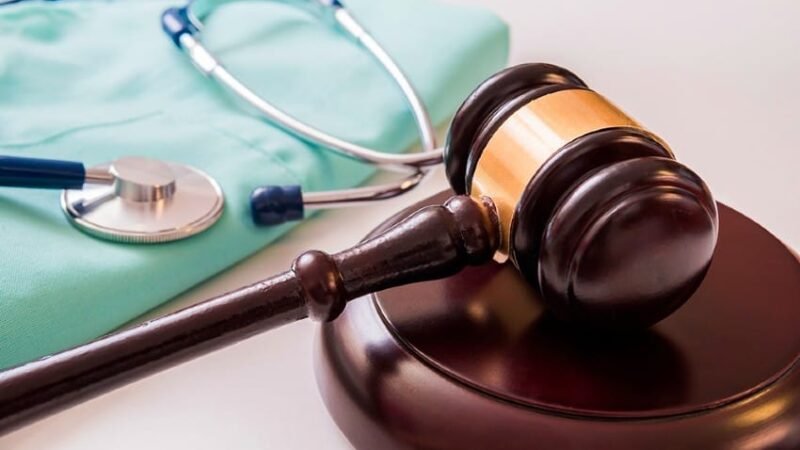 Justiça manda universidade rematricular estudante de Medicina com débitos