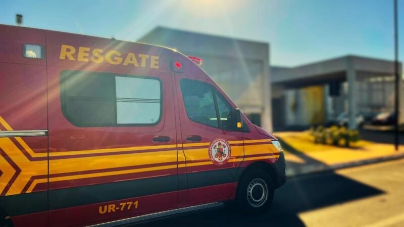 Bebê recém-nascido é salvo de engasgo com leite após vizinha chamar bombeiros