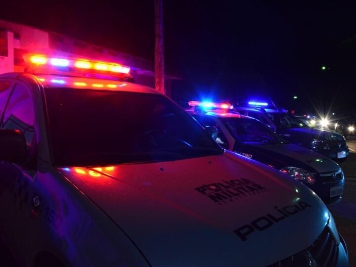 Homem agride policiais militares em bar após dar socos e jogar  ventilador na esposa na capital