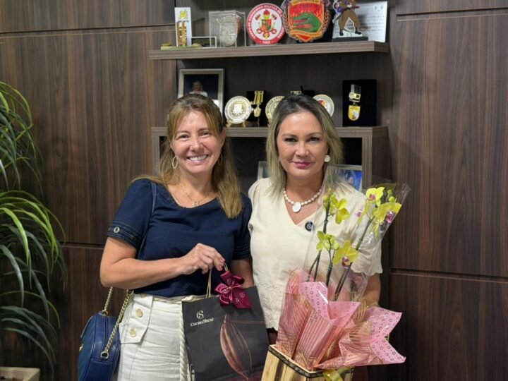Prefeita Flávia Moretti presta solidariedade e dá apoio à vereadora Rosy Prado