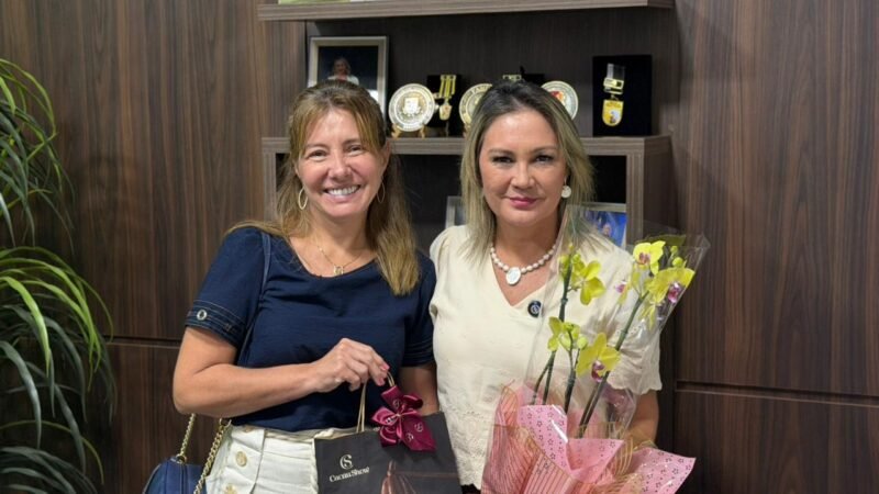 Prefeita Flávia Moretti presta solidariedade e dá apoio à vereadora Rosy Prado