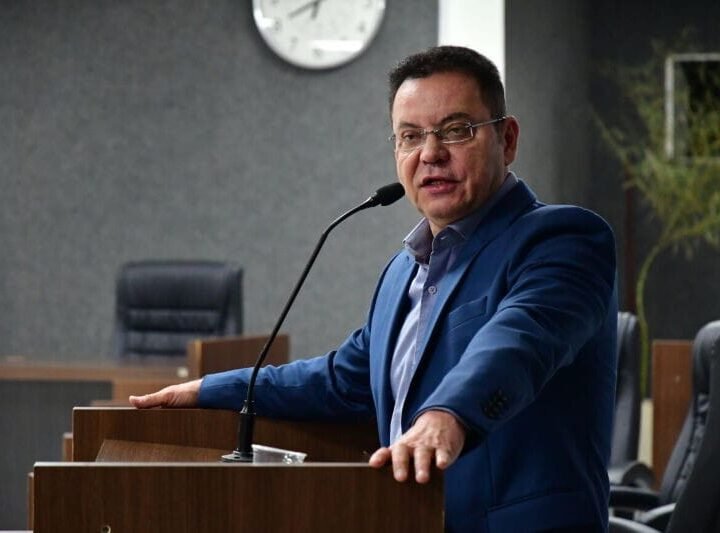 Botelho cobra diálogo no União Brasil e alerta para risco de derrota nas eleições