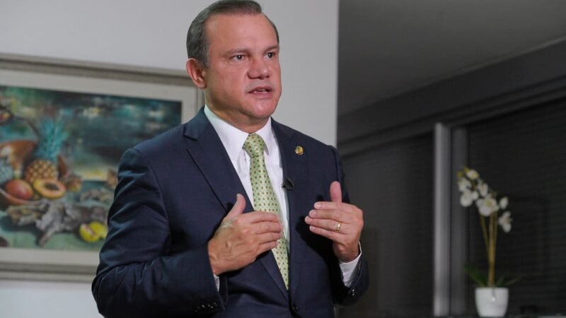 Senador reage a fala de Pivetta sobre “negociata” e diz que acusação é estratégia eleitoral