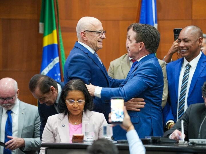 Presidente do TCE reforça parceria institucional em sessão solene de transição de governo