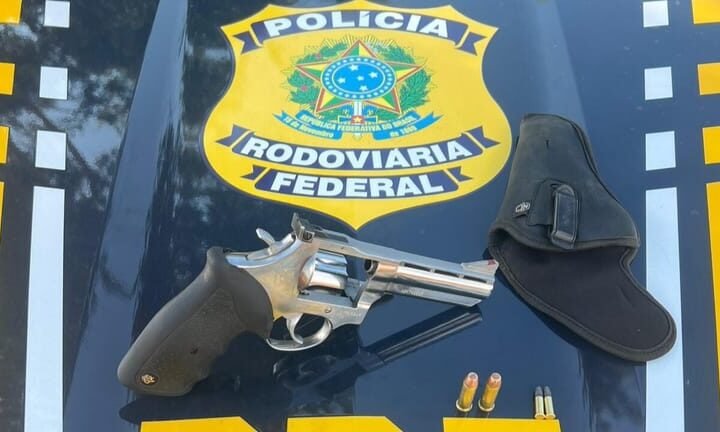 Justiça mantém condenação de motorista que transportava arma com licença vencida