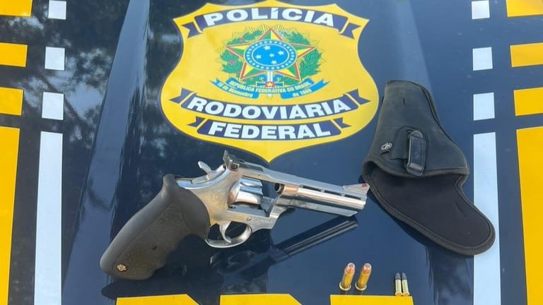 Justiça mantém condenação de motorista que transportava arma com licença vencida