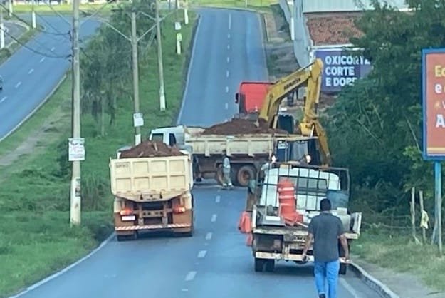 Avenida em Várzea Grande segue interditada para conter erosão e reforçar drenagem