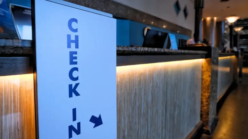 Hospedagens têm até esta segunda para adotar check-in digital