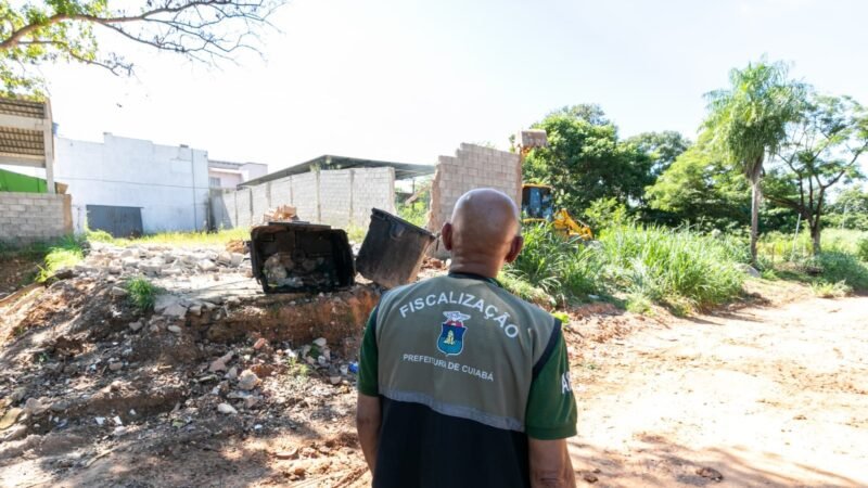 Prefeitura derruba imóveis em área de preservação ambiental e fecha distribuidora em Cuiabá