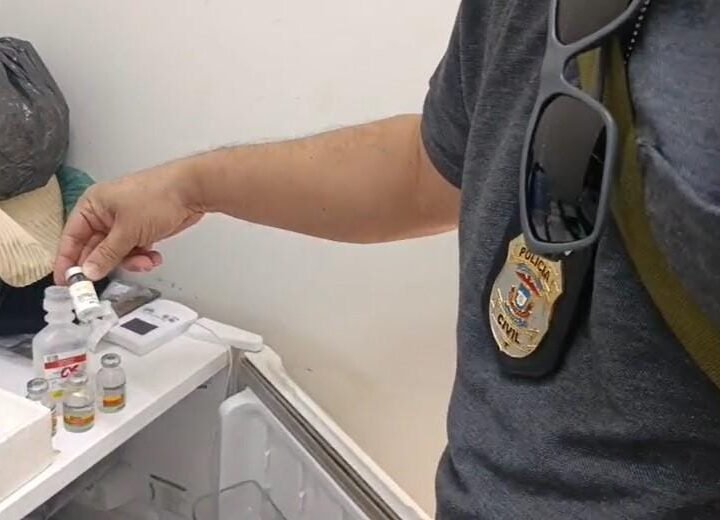 Dona de clínica interditada é presa por se passar por médica em Cuiabá e venda de remédios vencidos