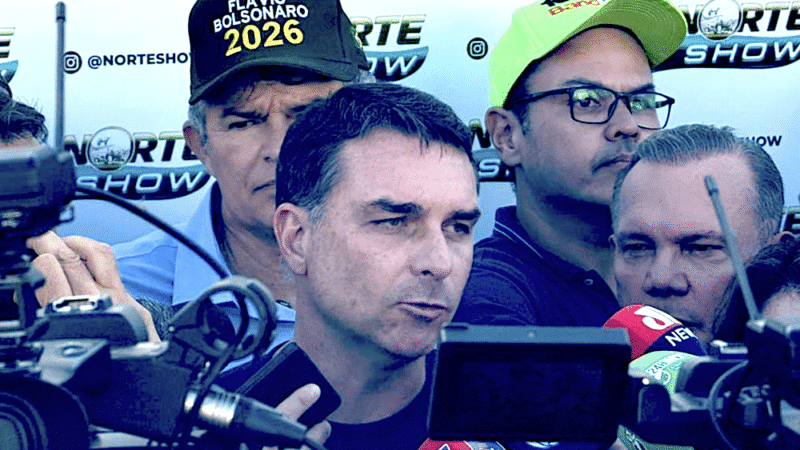 Em Sinop, Flávio Bolsonaro critica STF por tentar desiquilibrar as eleições