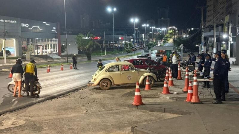 Operação Lei Seca prende cinco pessoas e remove 56 veículos em avenida de Cuiabá