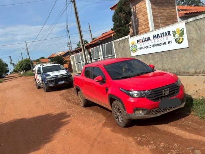 Criminosos invadem residência, fazem família refém por horas e são presos durante fuga