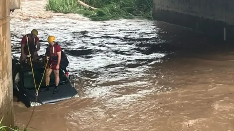 Bombeiros buscam por mulher desaparecida após chuva em Piracicaba