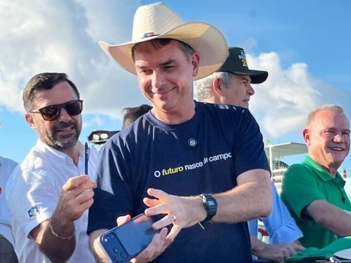 Em Sinop, Flávio Bolsonaro garante apoio a WF e Medeiros, e abre palanque à Presidência