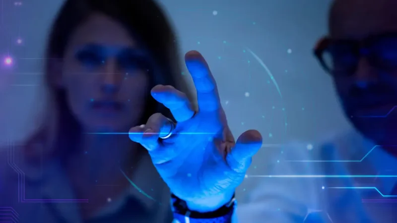 IA acelera desinformação e ameaça democracias, alerta pesquisa