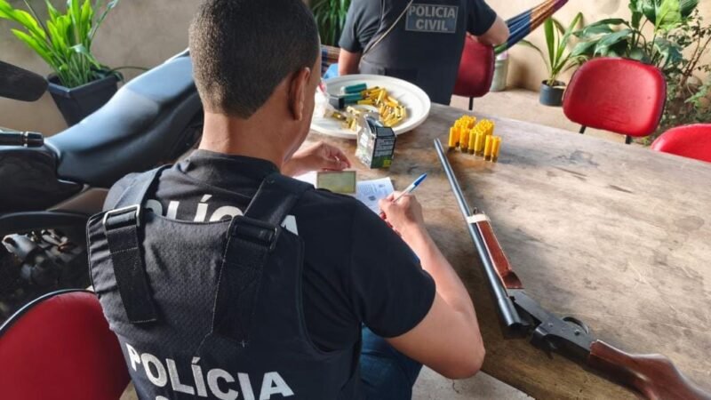 Idoso de 71 anos é preso por atirar contra vizinhos após discussão sobre uso de estrada