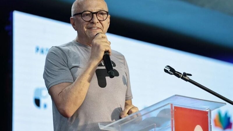 “Senador não ousa em ir ao governo do Estado propor negociata”, afirma governador