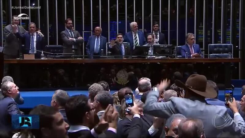 Deputados de MT comemoram  ao lado de Flávio Bolsonaro rejeição de indicado de Lula