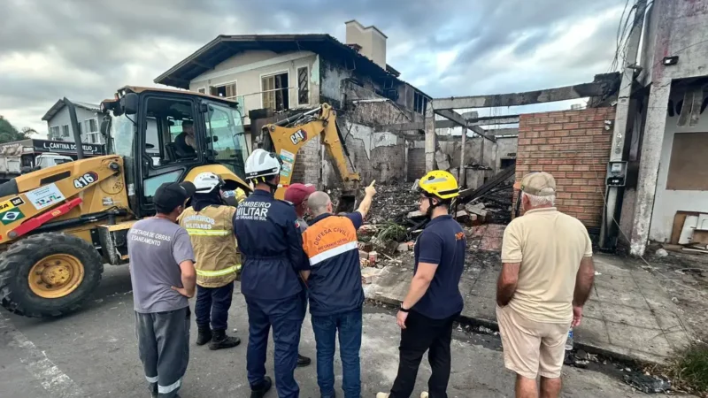 Bombeiros localizam quarta vítima da queda de avião no RS