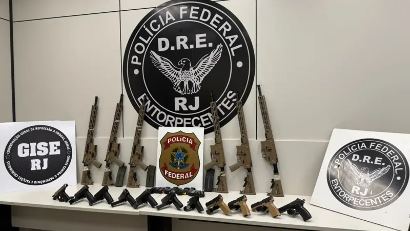 Em duas ações na Via Dutra, PF apreende 10 fuzis e 12 pistolas