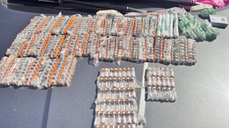 PM e PRF confiscam R$ 300 mil em frascos de Monjauro e prendem casal por contrabando
