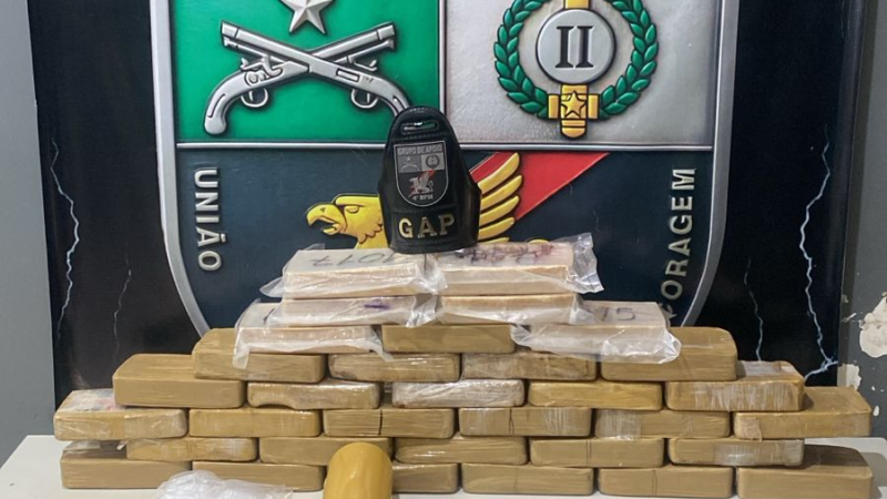 Motorista de caminhonete é preso com 33 tabletes de pasta base de cocaína em VG