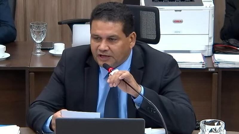 Wanderley Cerqueira vence por 12 votos a 11 e é reeleito presidente da Câmara de Várzea Grande