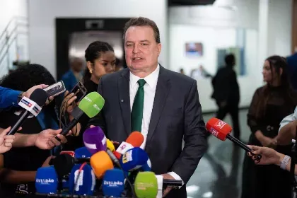 Russi: Podemos não vai definir apoio na disputa ao governo baseado em pesquisa eleitoral