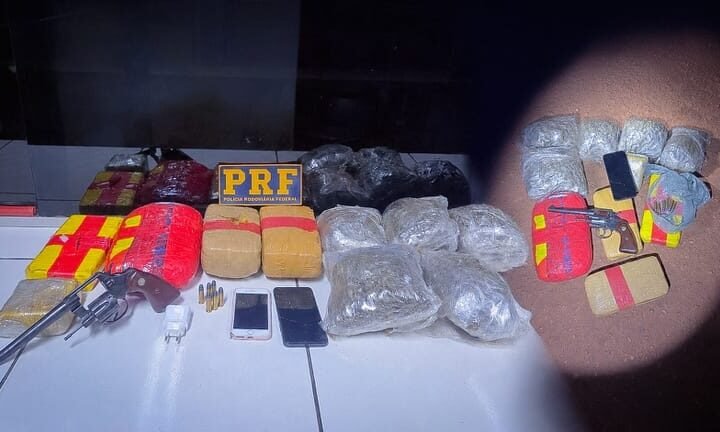PRF apreende drogas e arma de fogo durante fiscalização a ônibus na BR-174 em MT