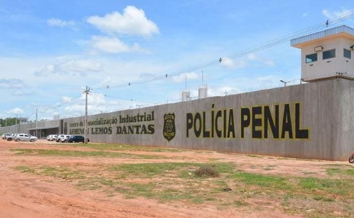 Policial penal é presa com celulares e maconha na penitenciária de Várzea Grande