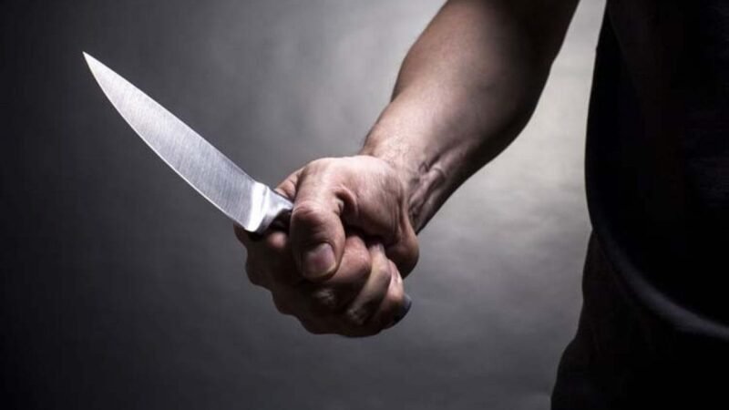 Criminosos invadem casa, amarram morador de 20 anos e o matam a facadas